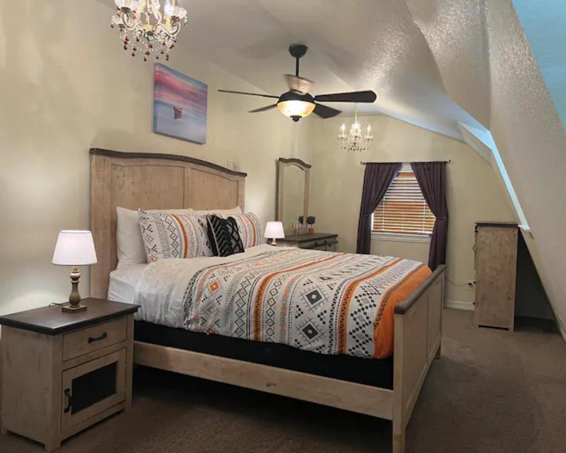 Entire 2Br 2Ba Hilltop View Home Sleeps 7 Pets 4 Acres Jacuzzi Central Ac Kingbeds Free Wifi-Parking Kitchen Washerdryer Starry Terrace Two Sunset Dining Patios Grill Stovetop Oven Fridge Onsitewoodedhiking Wildlife Coveredpatio4Pets & Birds Singing! Marble Falls Exterior photo