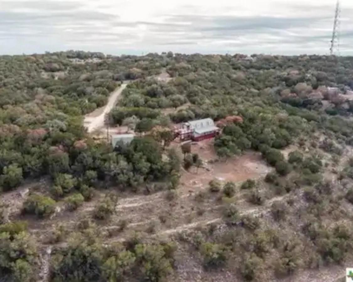 Entire 2Br 2Ba Hilltop View Home Sleeps 7 Pets 4 Acres Jacuzzi Central Ac Kingbeds Free Wifi-Parking Kitchen Washerdryer Starry Terrace Two Sunset Dining Patios Grill Stovetop Oven Fridge Onsitewoodedhiking Wildlife Coveredpatio4Pets & Birds Singing! Marble Falls Exterior photo