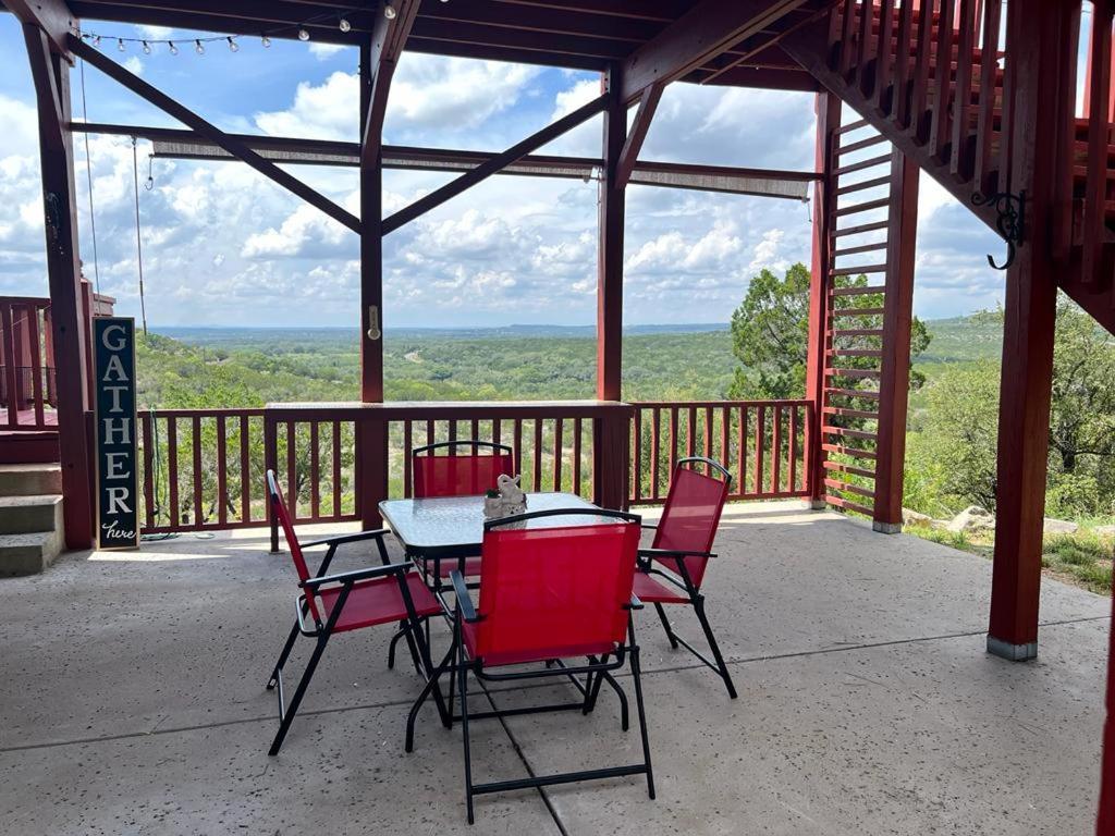 Entire 2Br 2Ba Hilltop View Home Sleeps 7 Pets 4 Acres Jacuzzi Central Ac Kingbeds Free Wifi-Parking Kitchen Washerdryer Starry Terrace Two Sunset Dining Patios Grill Stovetop Oven Fridge Onsitewoodedhiking Wildlife Coveredpatio4Pets & Birds Singing! Marble Falls Exterior photo