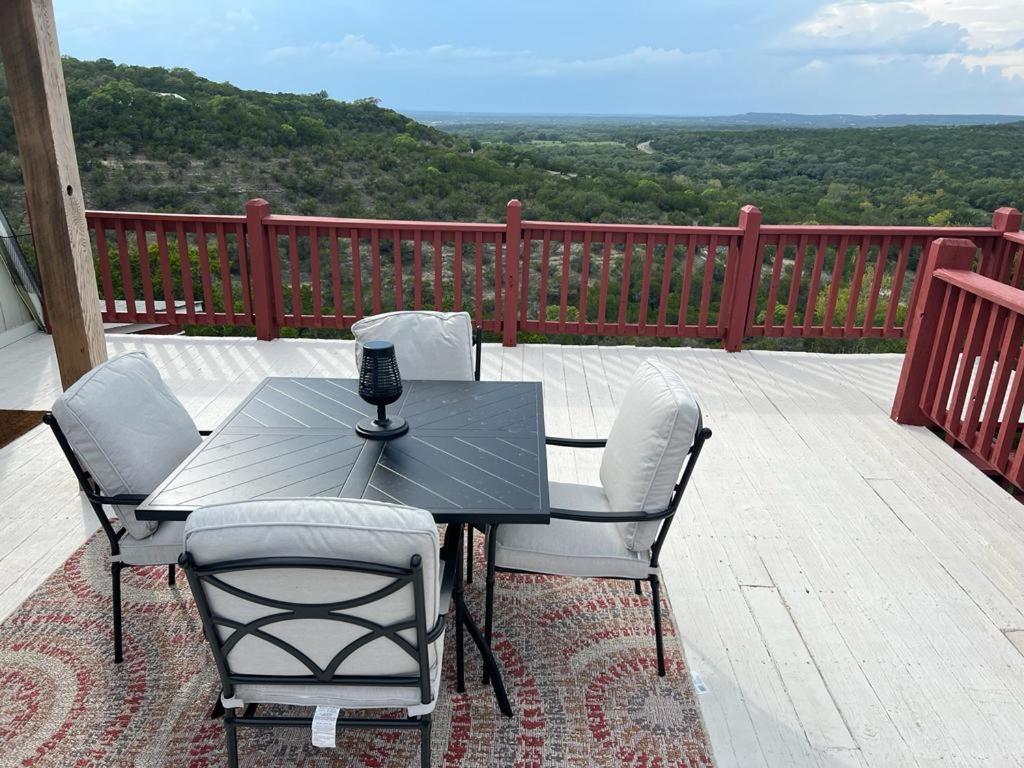 Entire 2Br 2Ba Hilltop View Home Sleeps 7 Pets 4 Acres Jacuzzi Central Ac Kingbeds Free Wifi-Parking Kitchen Washerdryer Starry Terrace Two Sunset Dining Patios Grill Stovetop Oven Fridge Onsitewoodedhiking Wildlife Coveredpatio4Pets & Birds Singing! Marble Falls Exterior photo