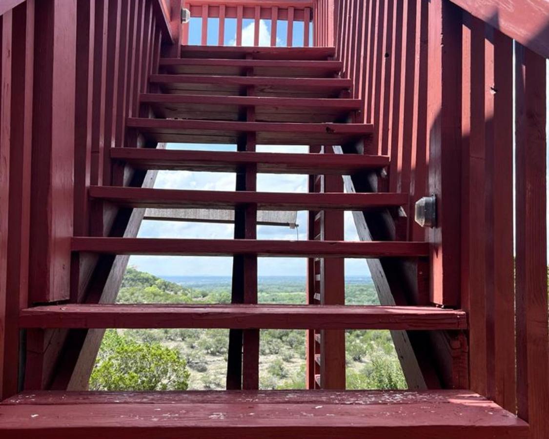 Entire 2Br 2Ba Hilltop View Home Sleeps 7 Pets 4 Acres Jacuzzi Central Ac Kingbeds Free Wifi-Parking Kitchen Washerdryer Starry Terrace Two Sunset Dining Patios Grill Stovetop Oven Fridge Onsitewoodedhiking Wildlife Coveredpatio4Pets & Birds Singing! Marble Falls Exterior photo