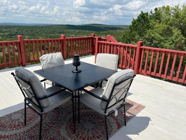 Entire 2Br 2Ba Hilltop View Home Sleeps 7 Pets 4 Acres Jacuzzi Central Ac Kingbeds Free Wifi-Parking Kitchen Washerdryer Starry Terrace Two Sunset Dining Patios Grill Stovetop Oven Fridge Onsitewoodedhiking Wildlife Coveredpatio4Pets & Birds Singing! Marble Falls Exterior photo