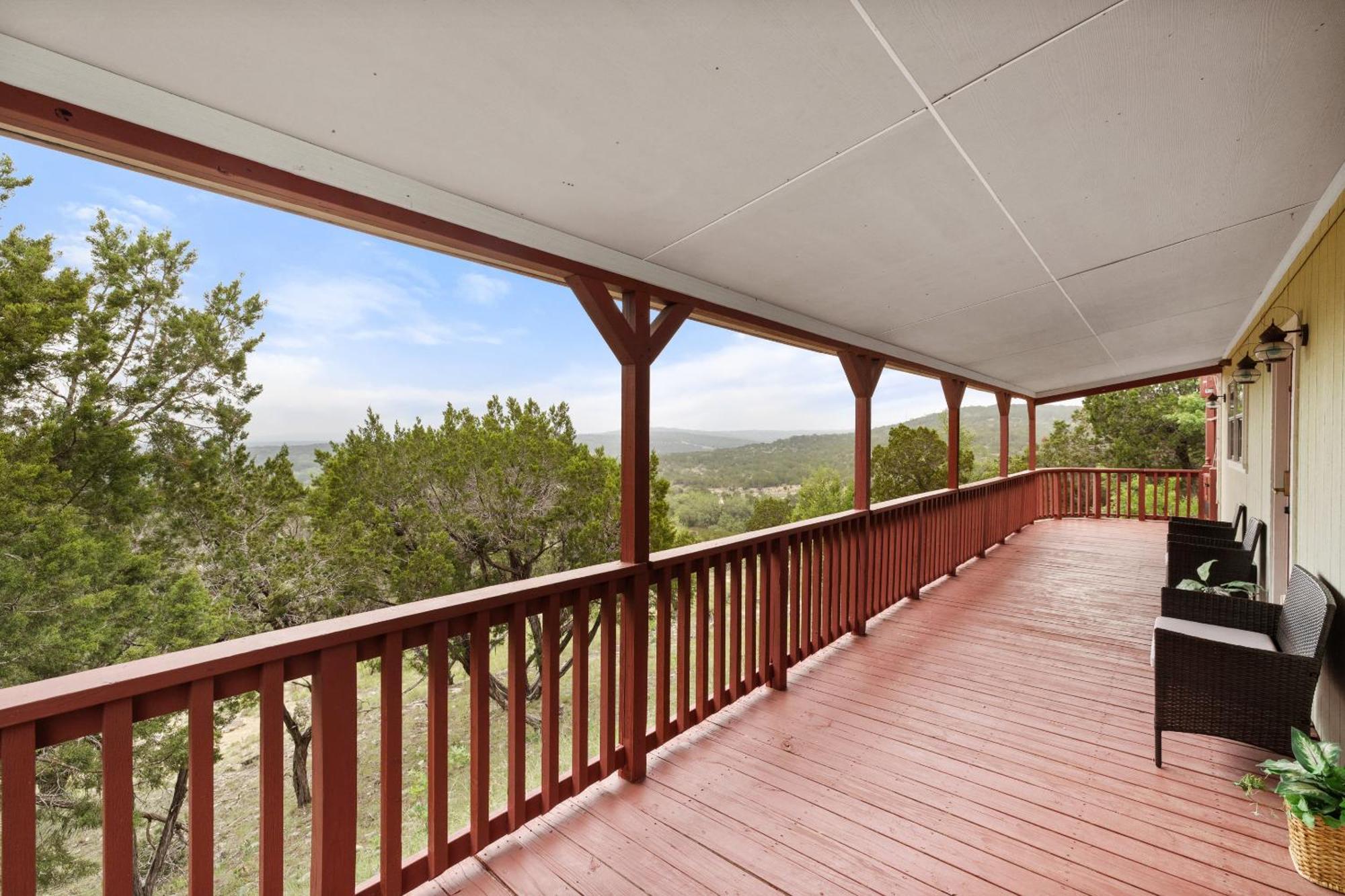 Entire 2Br 2Ba Hilltop View Home Sleeps 7 Pets 4 Acres Jacuzzi Central Ac Kingbeds Free Wifi-Parking Kitchen Washerdryer Starry Terrace Two Sunset Dining Patios Grill Stovetop Oven Fridge Onsitewoodedhiking Wildlife Coveredpatio4Pets & Birds Singing! Marble Falls Exterior photo