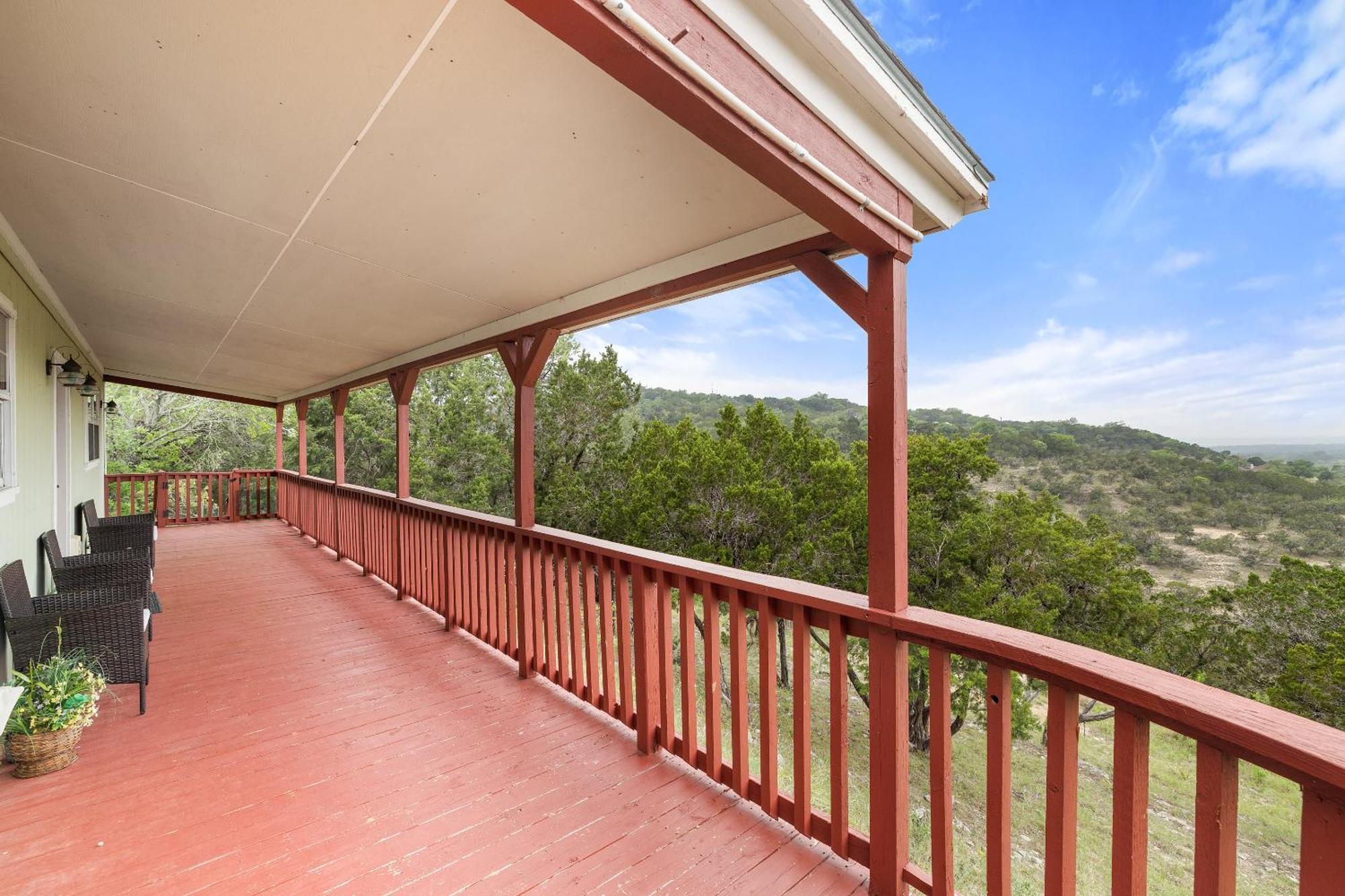 Entire 2Br 2Ba Hilltop View Home Sleeps 7 Pets 4 Acres Jacuzzi Central Ac Kingbeds Free Wifi-Parking Kitchen Washerdryer Starry Terrace Two Sunset Dining Patios Grill Stovetop Oven Fridge Onsitewoodedhiking Wildlife Coveredpatio4Pets & Birds Singing! Marble Falls Exterior photo