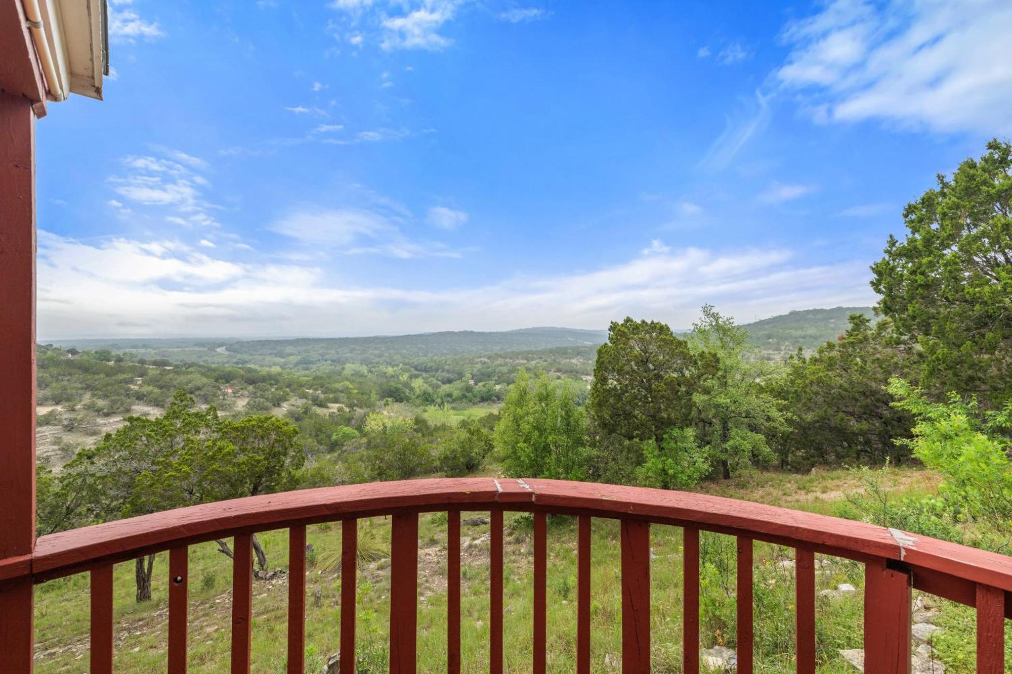 Entire 2Br 2Ba Hilltop View Home Sleeps 7 Pets 4 Acres Jacuzzi Central Ac Kingbeds Free Wifi-Parking Kitchen Washerdryer Starry Terrace Two Sunset Dining Patios Grill Stovetop Oven Fridge Onsitewoodedhiking Wildlife Coveredpatio4Pets & Birds Singing! Marble Falls Exterior photo