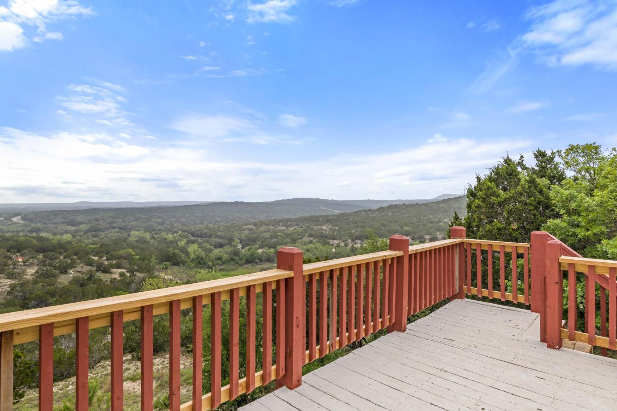 Entire 2Br 2Ba Hilltop View Home Sleeps 7 Pets 4 Acres Jacuzzi Central Ac Kingbeds Free Wifi-Parking Kitchen Washerdryer Starry Terrace Two Sunset Dining Patios Grill Stovetop Oven Fridge Onsitewoodedhiking Wildlife Coveredpatio4Pets & Birds Singing! Marble Falls Exterior photo